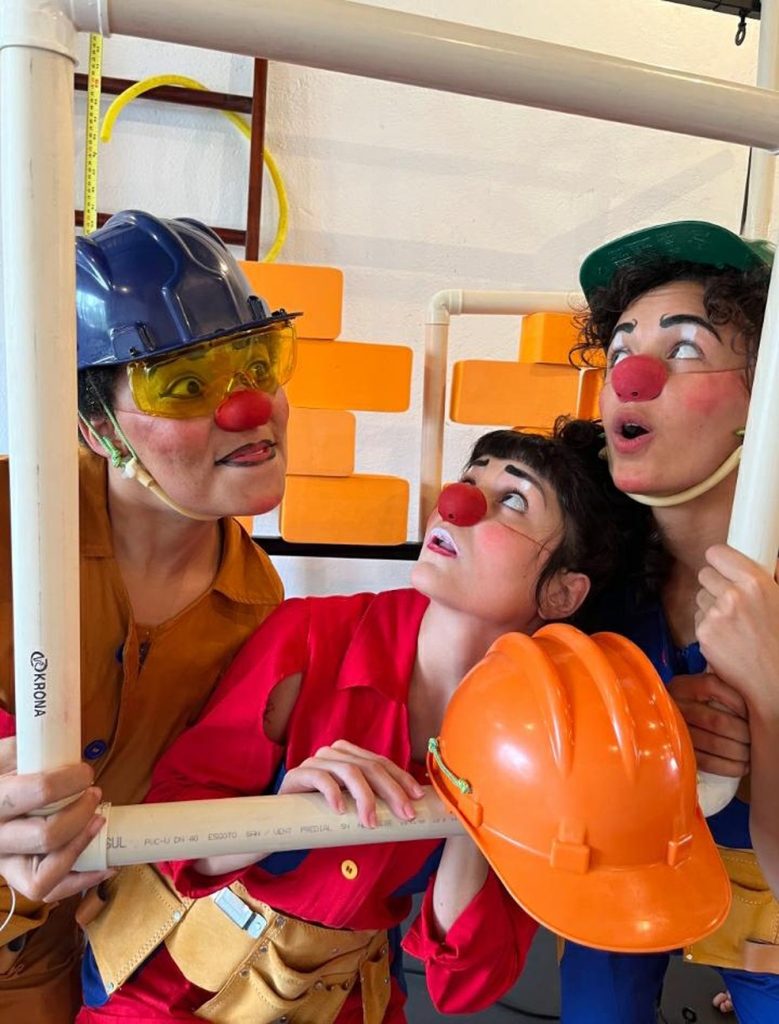 Grupo de palhaçaria Las Manas apresenta dois espetáculos em São Paulo