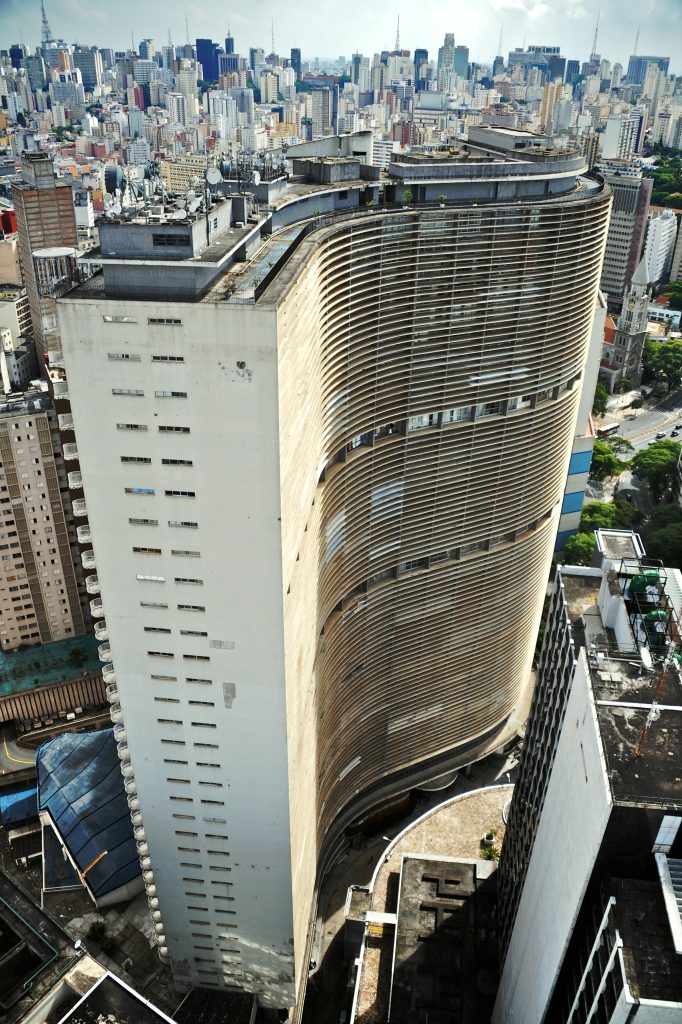 Empresa que construiu prédio de luxo na Zona Oeste de SP sem autorização da prefeitura admite irregularidade