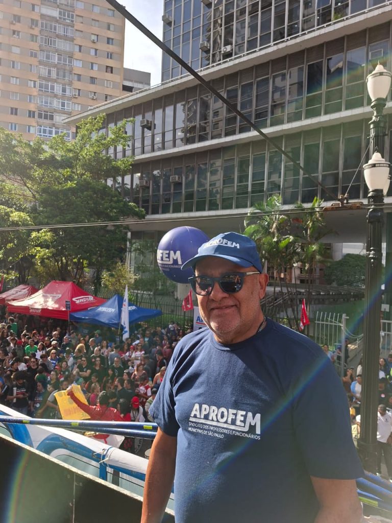 Servidores de São Paulo encerram greve após assinatura de protocolo de garantias, mas APROFEM aciona a Justiça contra a Lei nº 18.463/2026
