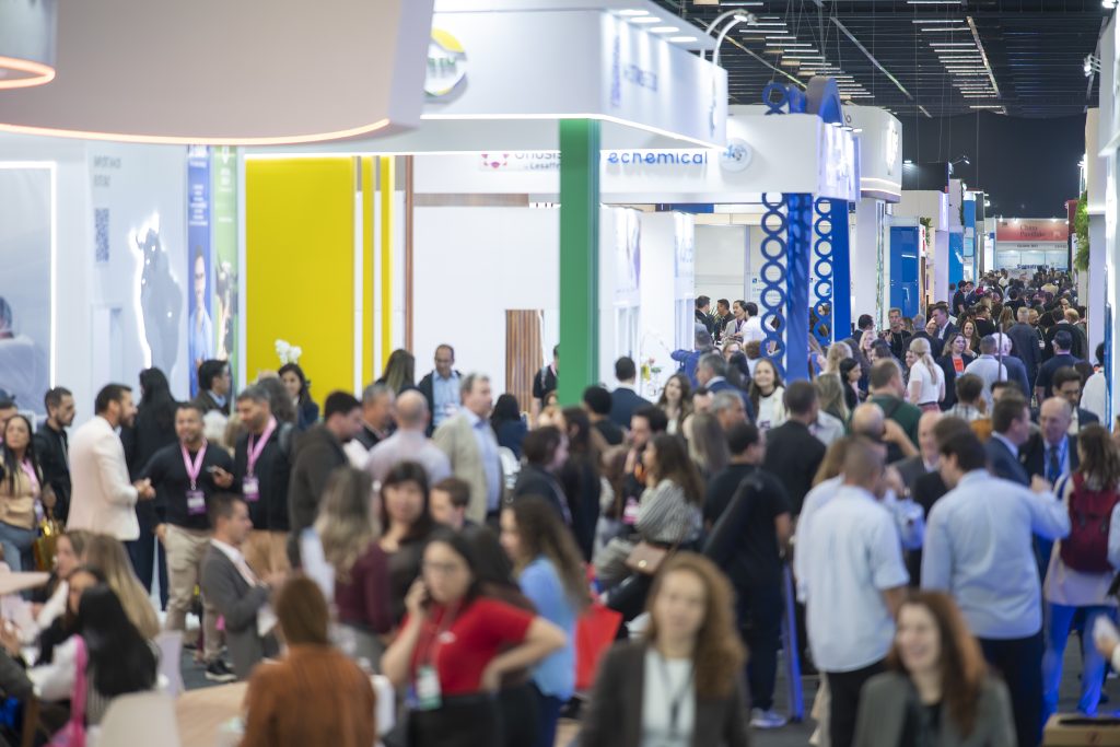 FCE Pharma e FCE Cosmetique encerram edição histórica de 30 anos com recorde de expositores