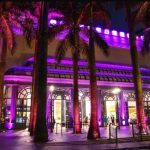Pátio Higienópolis apoia campanha de Outubro Rosa com iluminação das fachadas