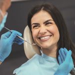Celebre o Dia do Dentista: A arte de preservar sorrisos saudáveis