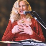 Fabíola Pupo recebe o “Troféu Garra” em reconhecimento no Fest’UP